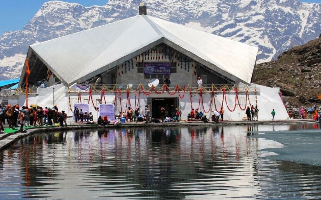 The Story of Hemkunt Sahib and Why People Visit