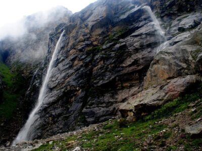 Vasudhara Falls