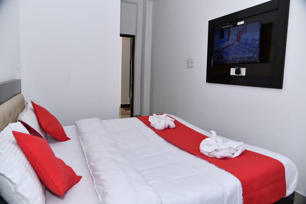 Hotel Shiv Dham & Restaurant